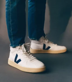 VEJA V-15 CWL WHITE COBALT BUTTER SOLE