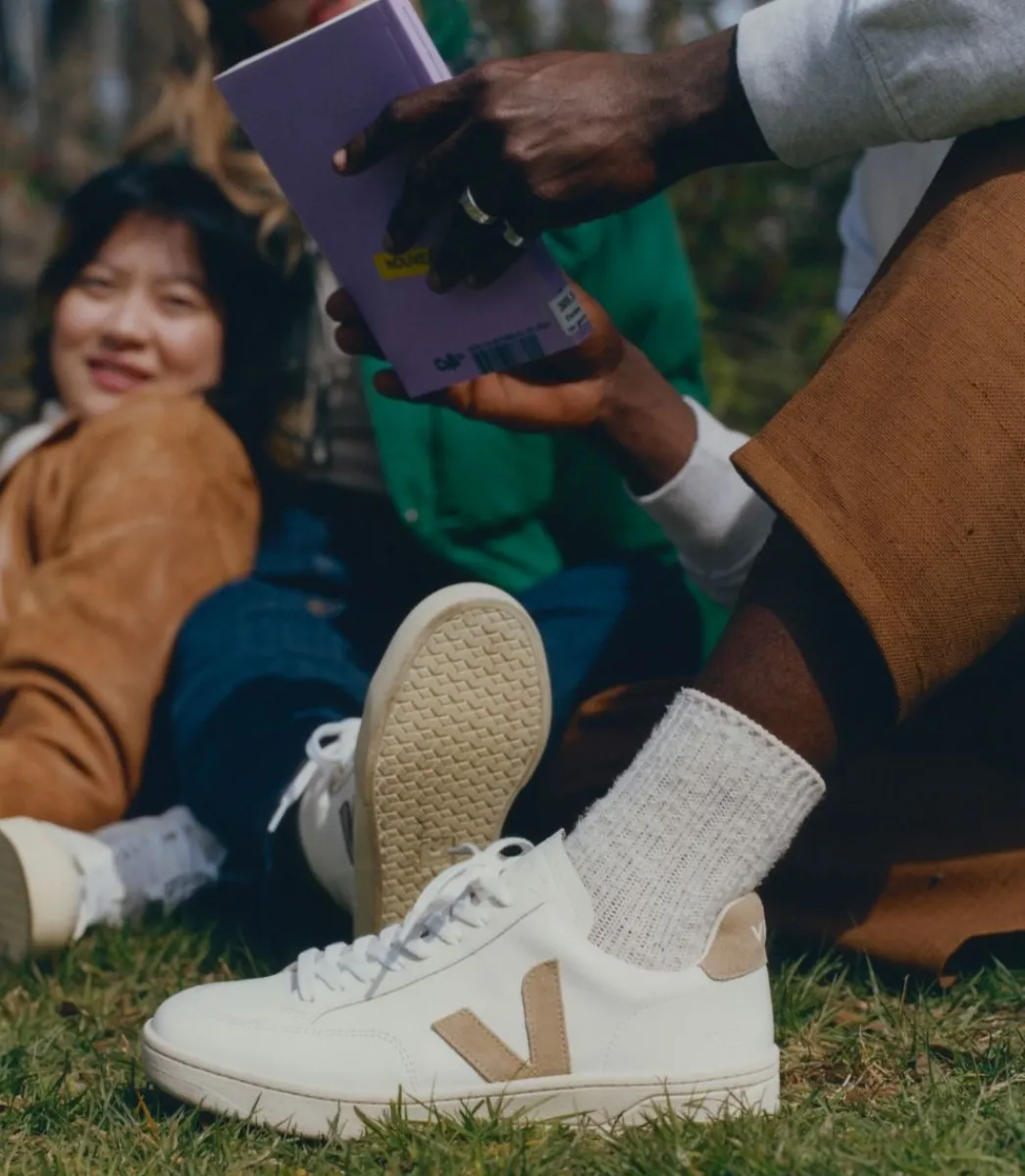 Women VEJA V-12 LEATHER WHITE DUNE
