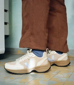 Women VEJA VENTURI SUEDE ALMOND SWAN